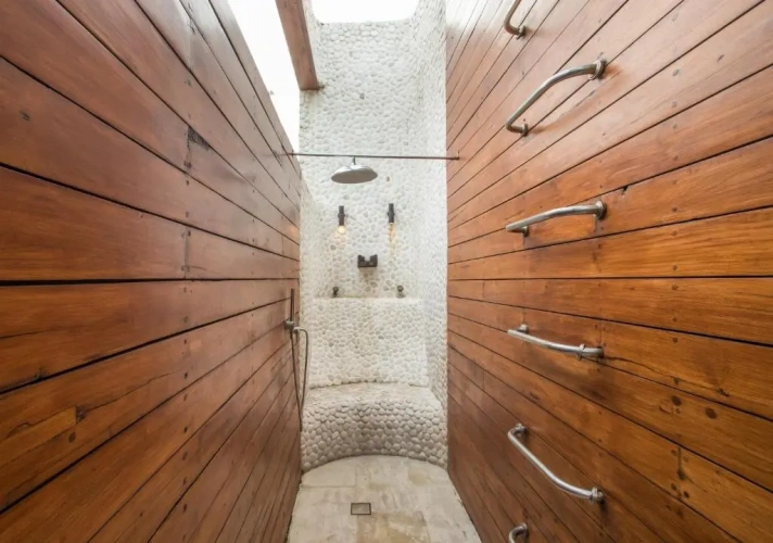 4 Bedrooms Villa