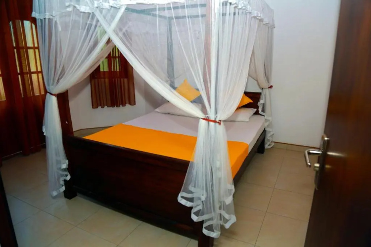 4 S Villa