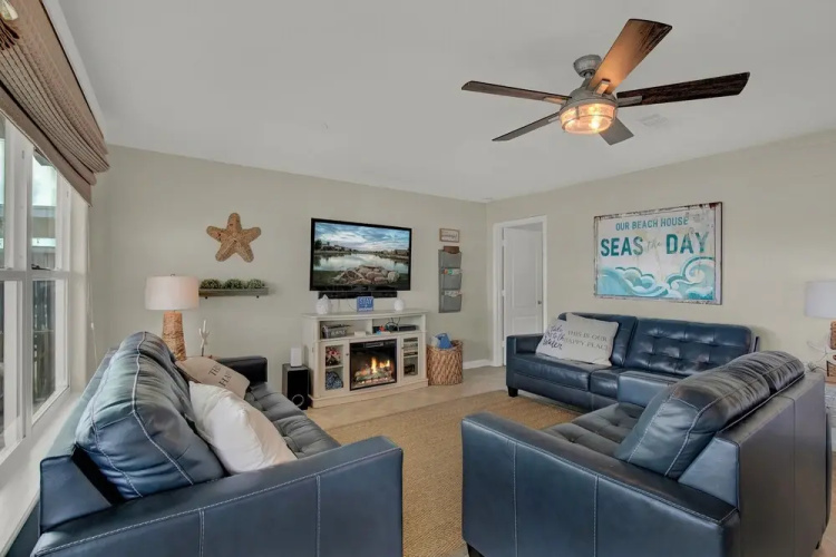 New! Beachfront Home W/grill & Stunning Views!