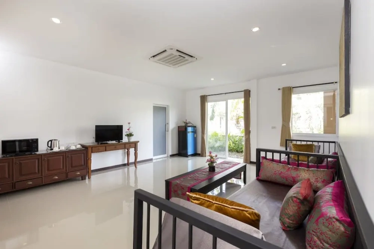2 Bedrooms Apartment