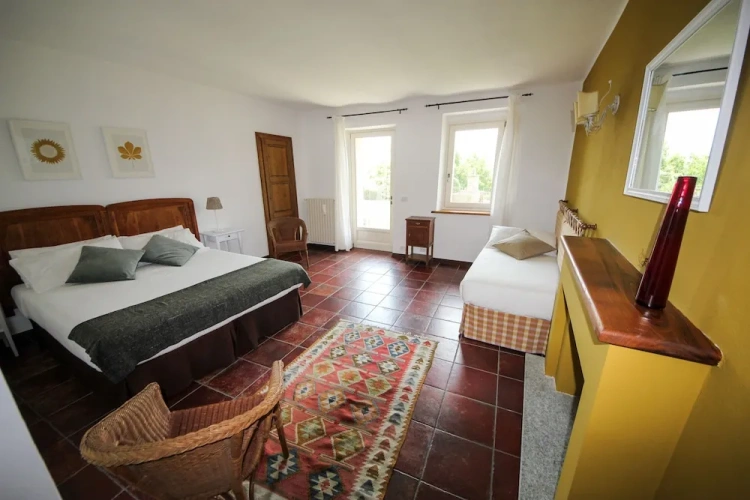 Standard Triple room