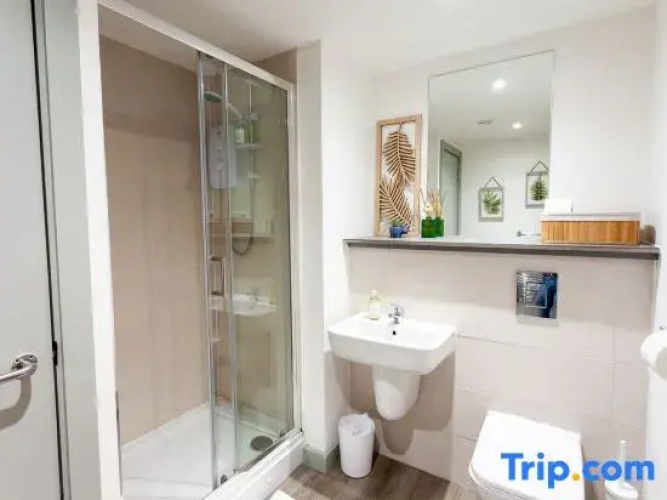 Modern Liverpool Flat | Contractors & Work Trips %