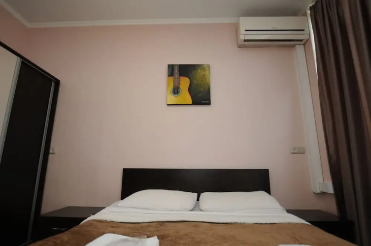Hotel White