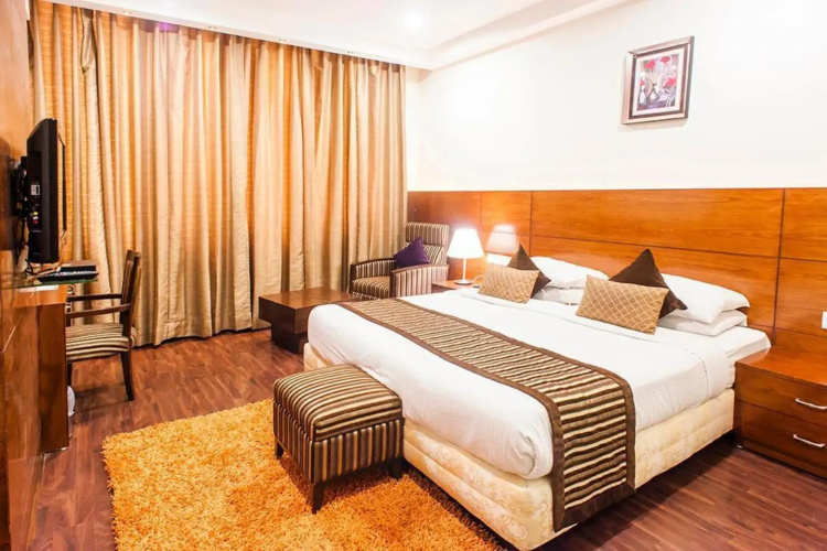 Hotel I Square