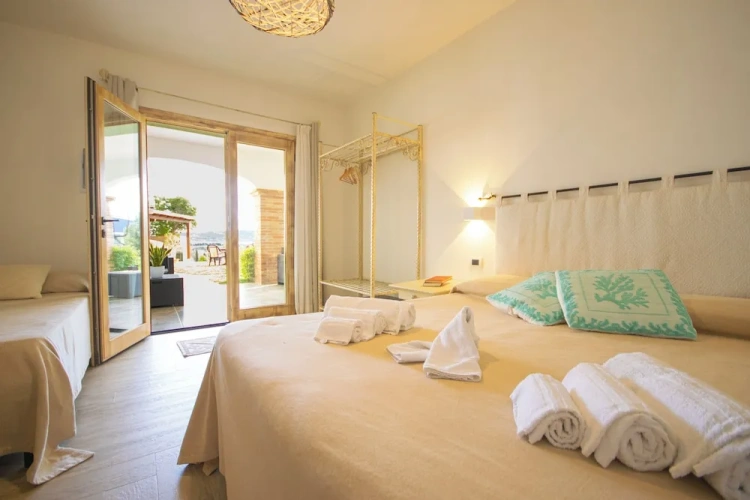 Deluxe Triple room with garden view