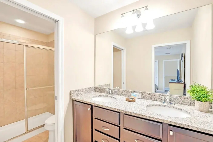8BR Mansion - Private Pool Games Room Hot Tub