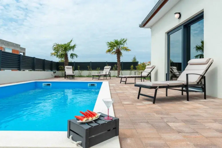 Vila Regina with pool