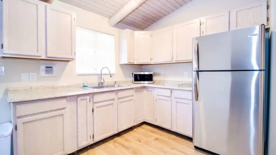 6 Bedrooms Studio