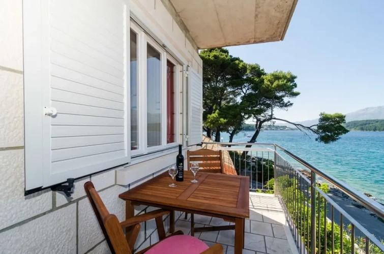 Studio with balcony and with sea view