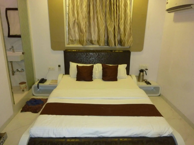 Hotel Satellite