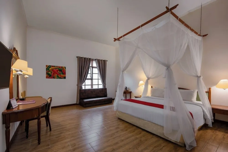 Suite with balcony