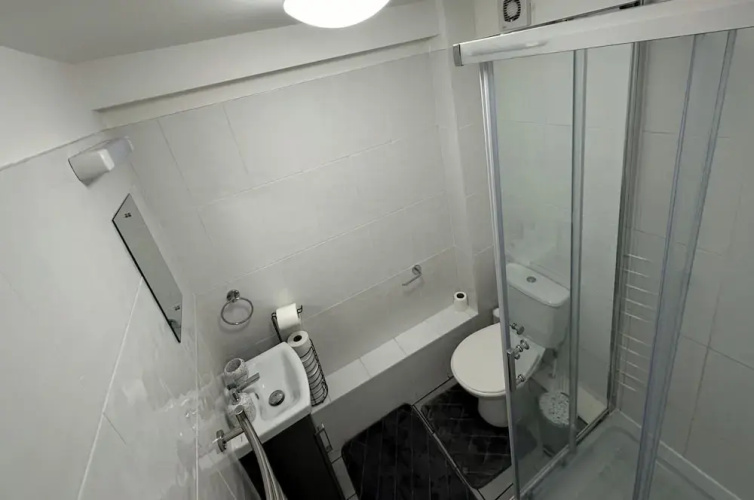 Apartment - Sleeps 2 - Parking - Wifi