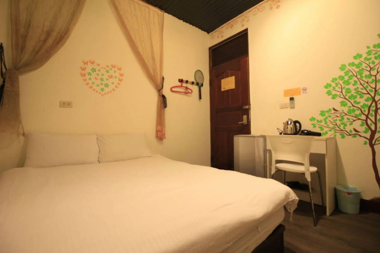Fengjia Backers Hostel