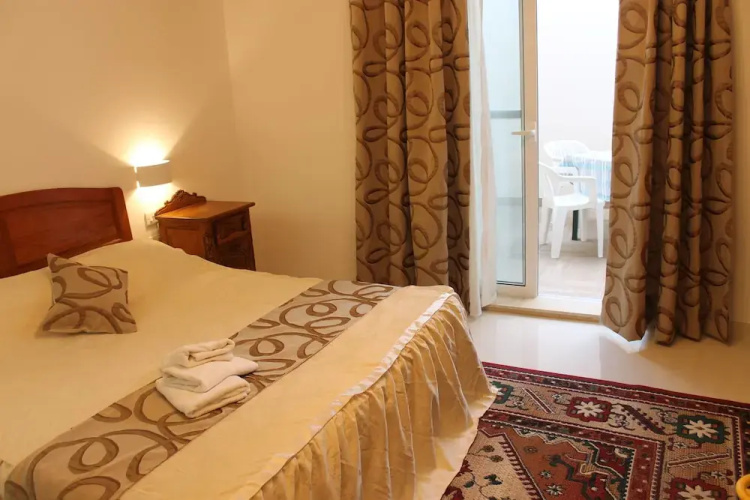 One - Seaview Apartment
