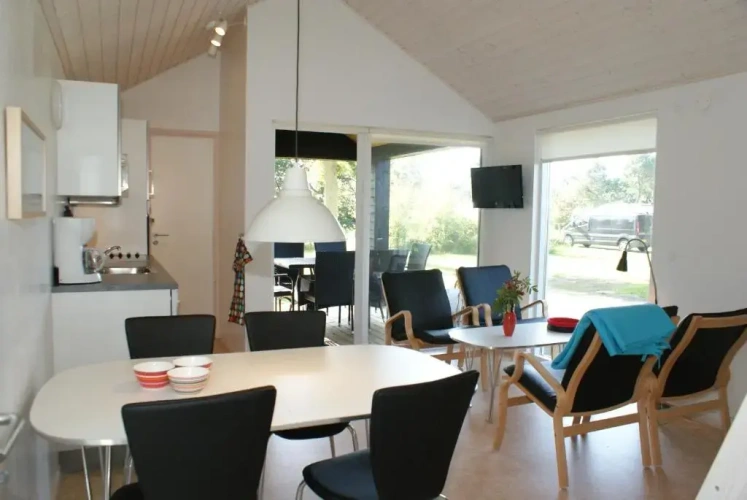 2 Bedrooms Bungalow