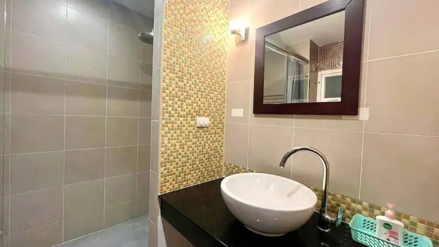 6-15 - 1 Bdr Condo With Balcony and Shared Pool