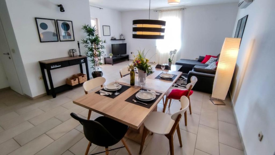 3 Bedrooms Apartment