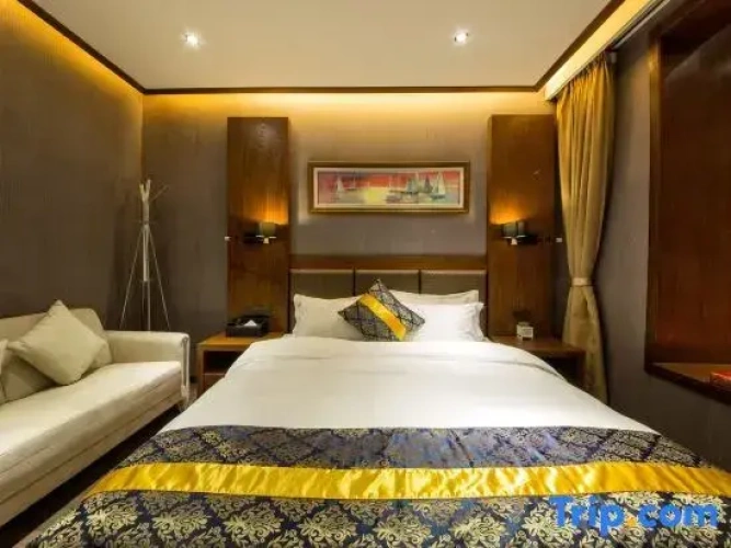 Standard Double room with street view