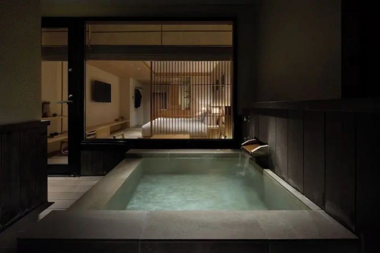 Standard Twin room with balcony