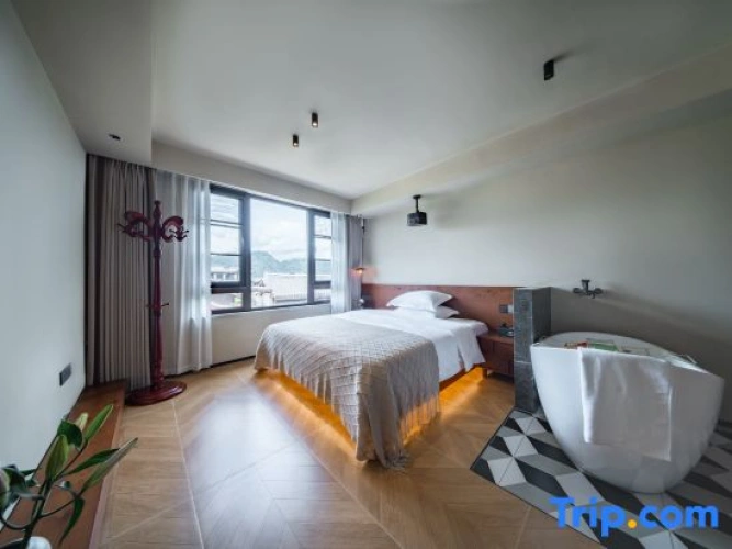 Luxury Family Suite with mountain view
