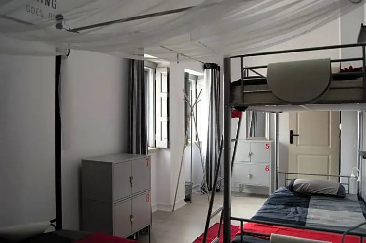 Lisbon Hostel Terminal 3