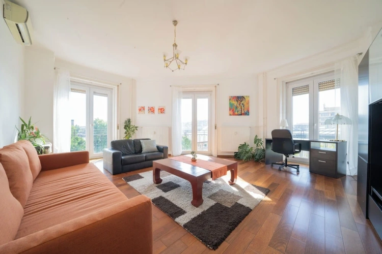 3 Bedrooms Apartment