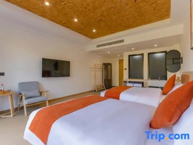 Standard Quadruple room with view