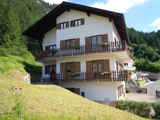 3 Bedrooms Apartment