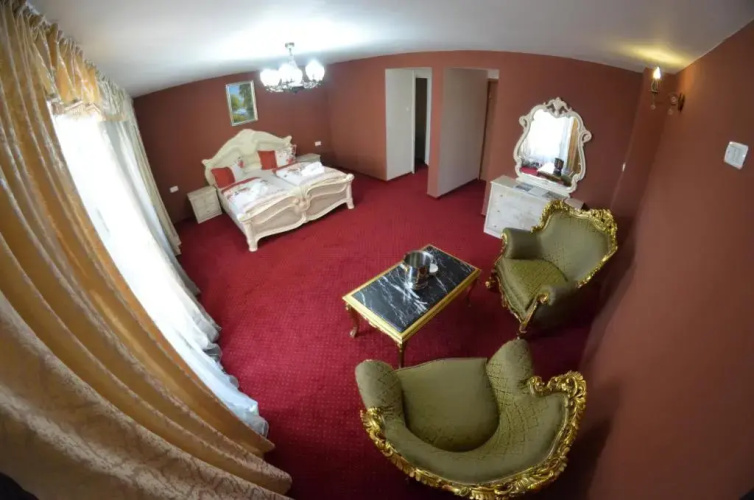 Le Baron Hotel