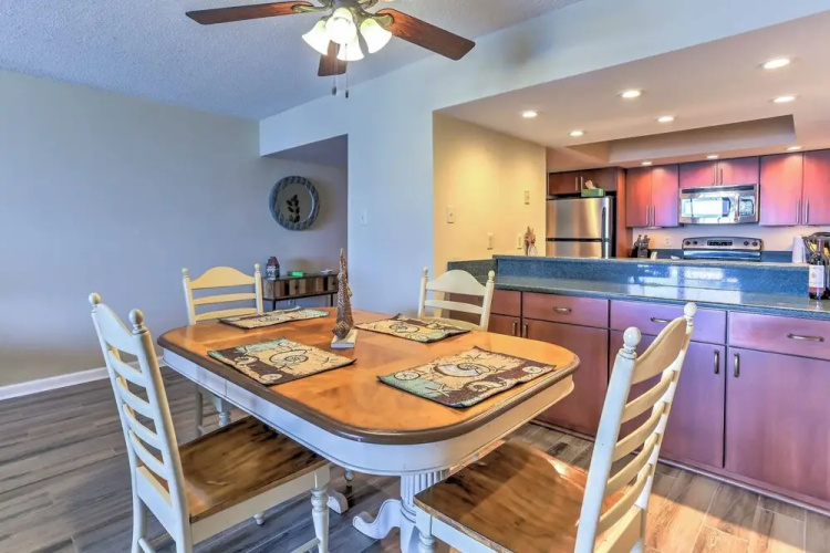 Chic Myrtle Beach Seaside Escape w/ Pool Access!