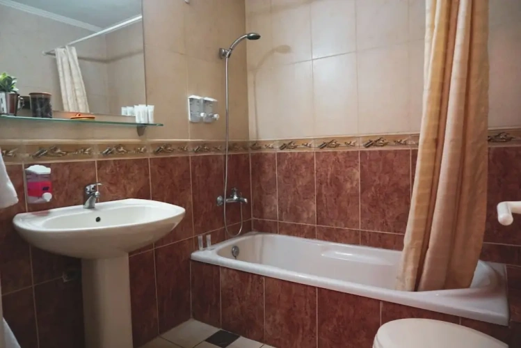 2 Bedrooms Chalet