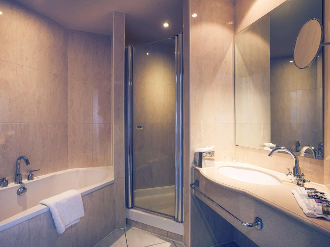 Mercure Cardiff Holland House Hotel & Spa photo 9