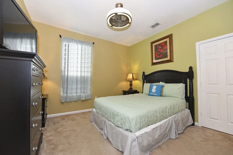 6 Bedrooms Family Villa