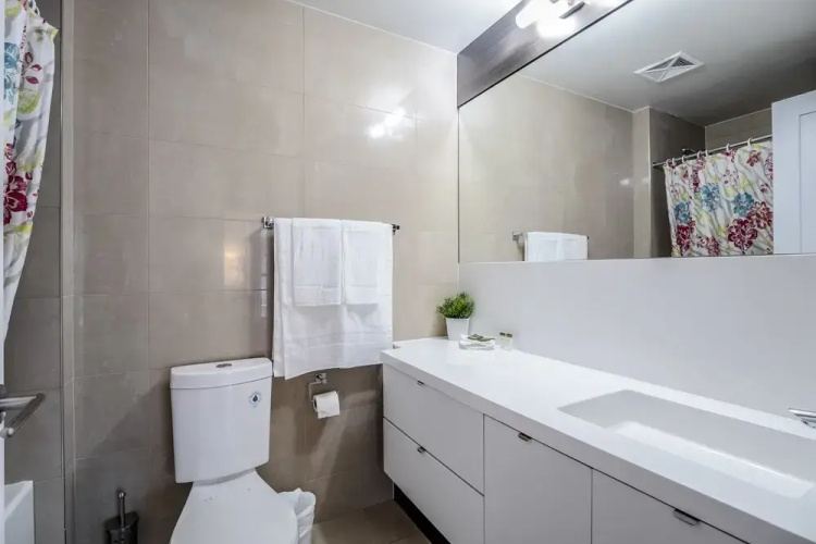 Galaxy Suites 300 Front Unit 2705