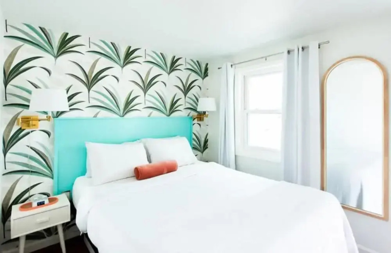Royal Palms Motel