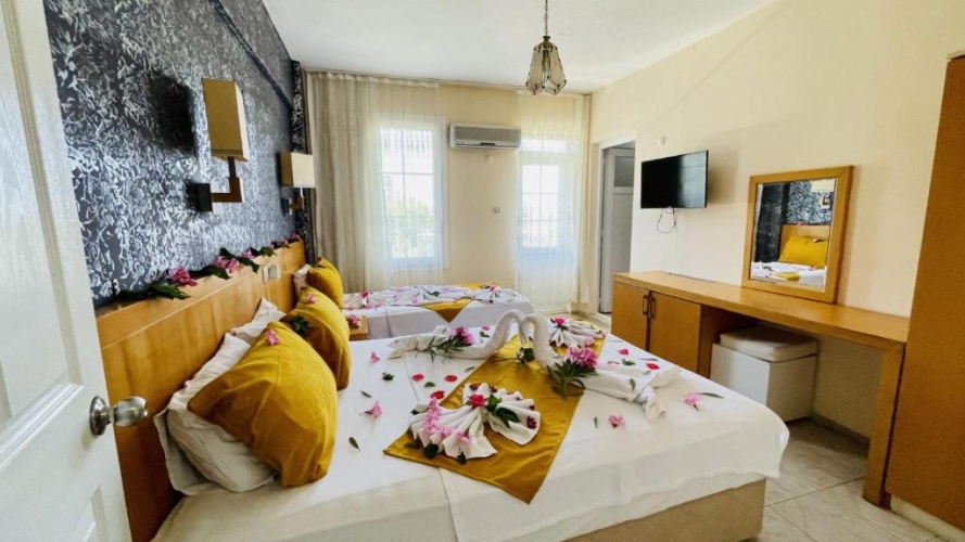 Standard Triple room