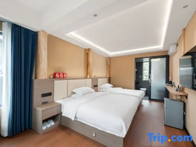 Standard Family room with view