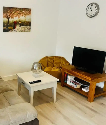2 Bed Flat - Sleeps 8 - Pets - Garden - Parking