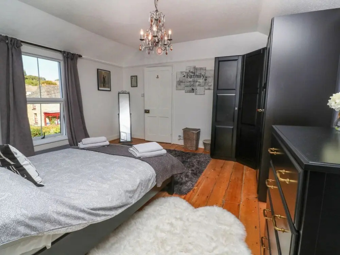 2 Emma Place, Bodmin
