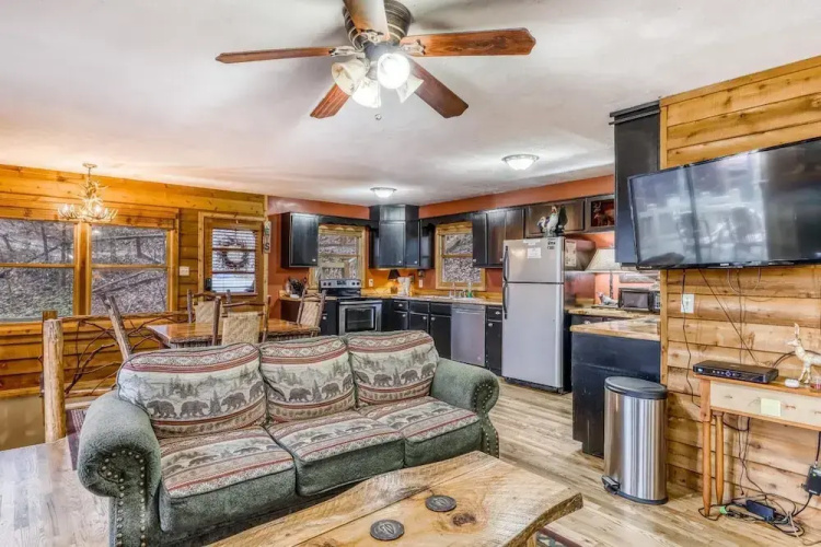 Deepwater Lodge