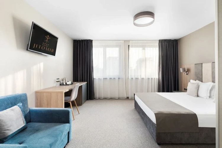 Deluxe Double room with city view