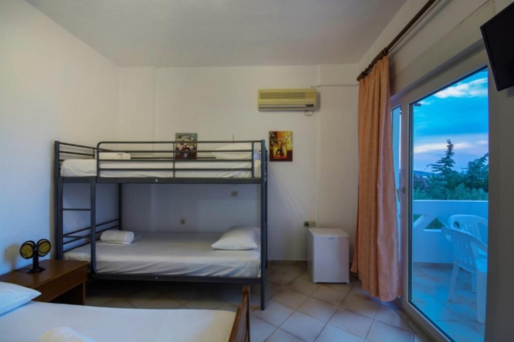 Standard Quadruple room with sea view