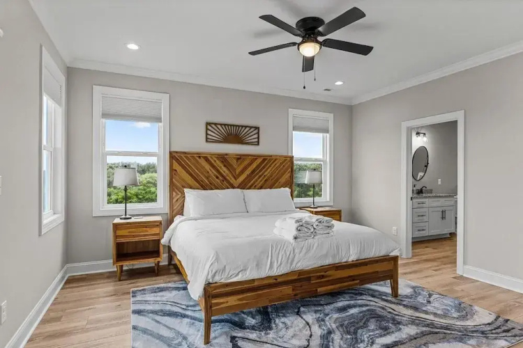 Never Lost 4 Bedroom Home by RedAwning