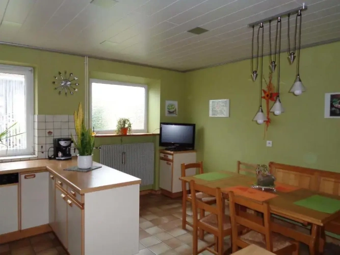 5 Bedrooms Cottage