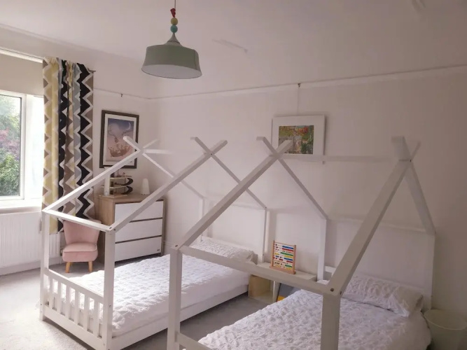 Remarkable 4-bed House in Sheffield