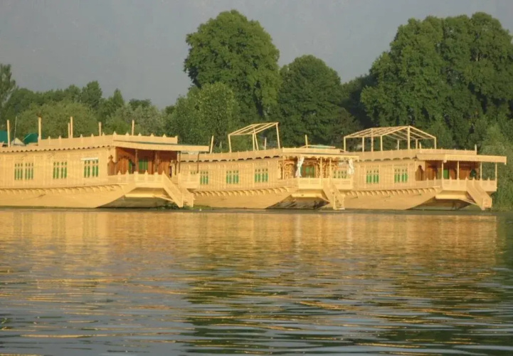 Marco Polo Houseboats