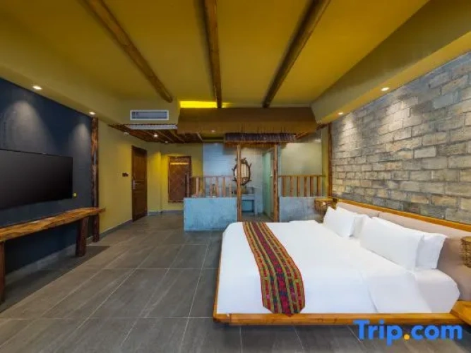 Standard room with mountain view
