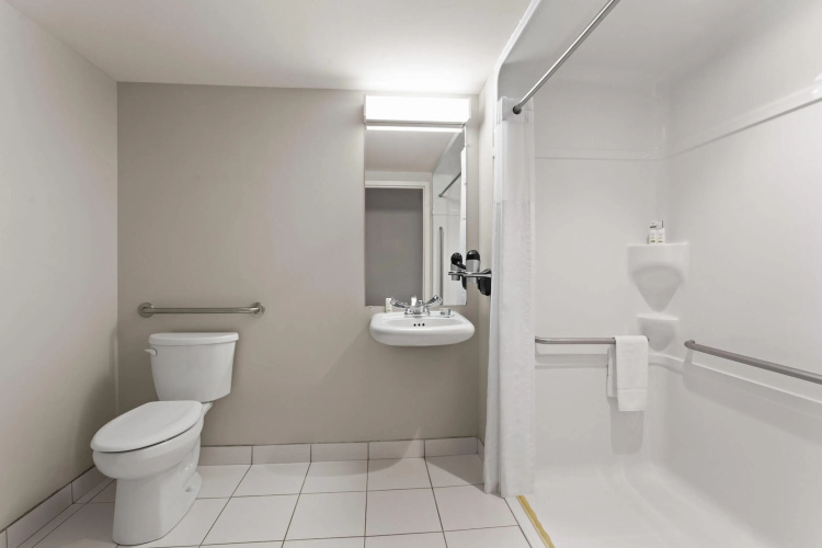 Microtel Inn & Suites by Wyndham Sault Ste. Marie photo 10