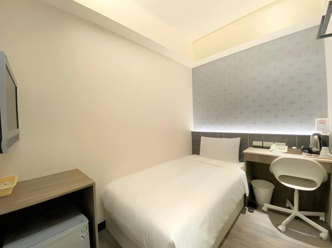 Chair Man Hotel