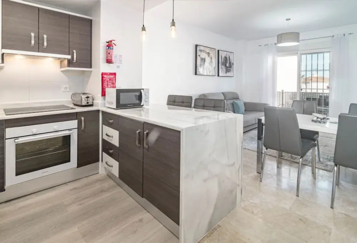 Jm2.b2 - Modern 2 Bed apt With Amazing sea Views
